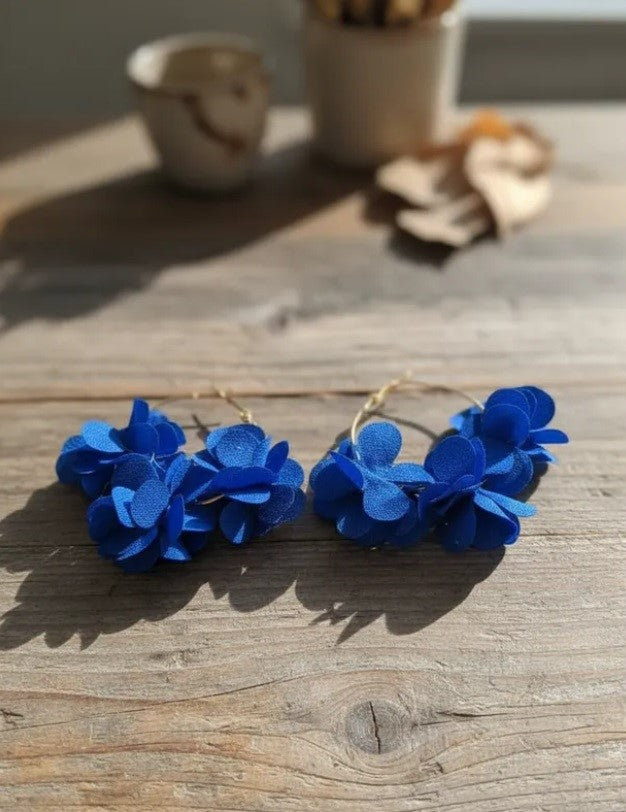 Aros Flor En Tela Azul/ Diseño Minimalista