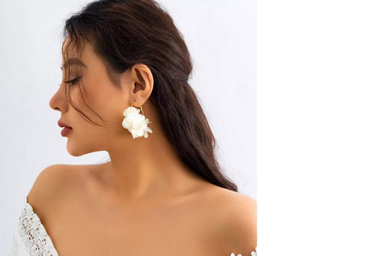 Aros Flor En Tela Blanco/ Diseño Minimalista