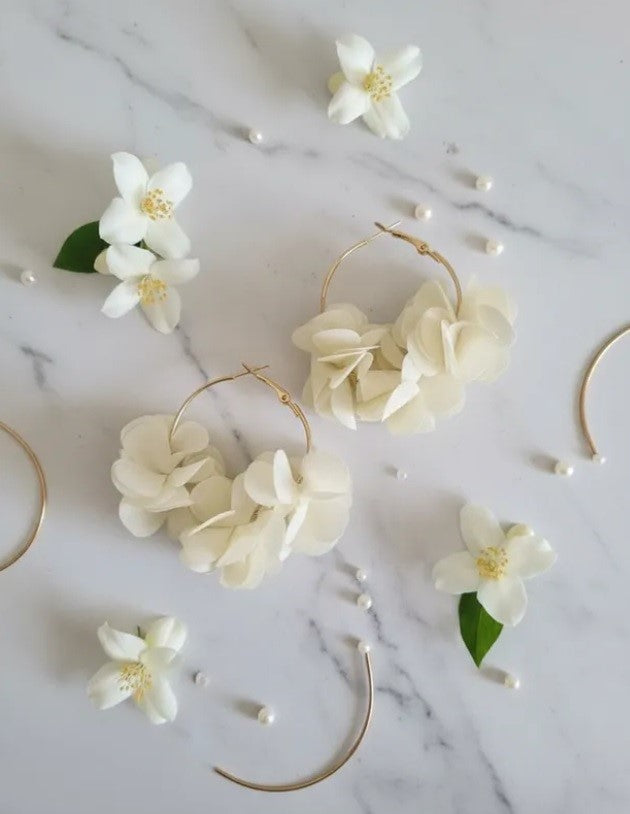 Aros Flor En Tela Blanco/ Diseño Minimalista