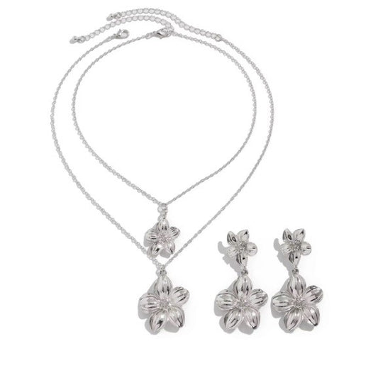 Set “Flores apilables” Plateado– Collar y Pendientes