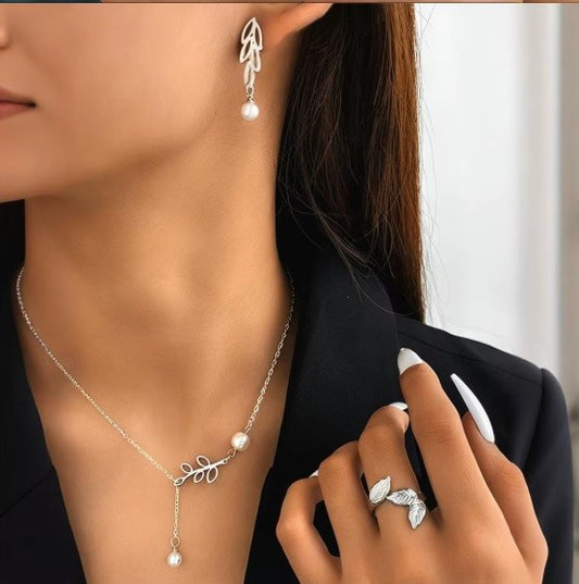 Conjunto "Cadena y aros de hojas" Plateado