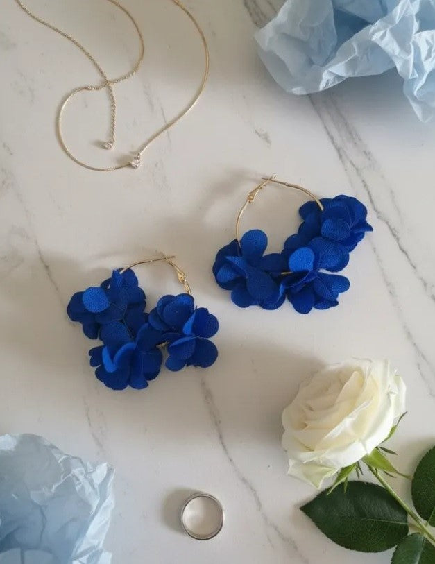 Aros Flor En Tela Azul/ Diseño Minimalista