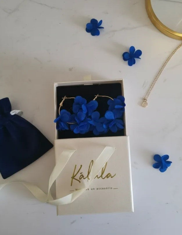 Aros Flor En Tela Azul/ Diseño Minimalista