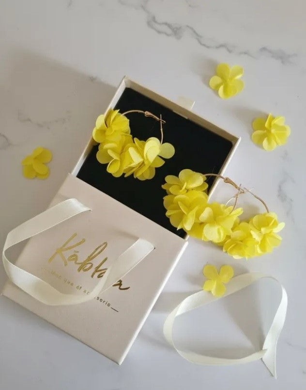 Aros Flor En Tela Amarillo/ Diseño Minimalista