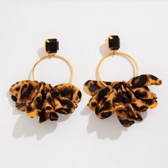 Aros “Arte Leopardo” – Diseño animal print con acabado dorado