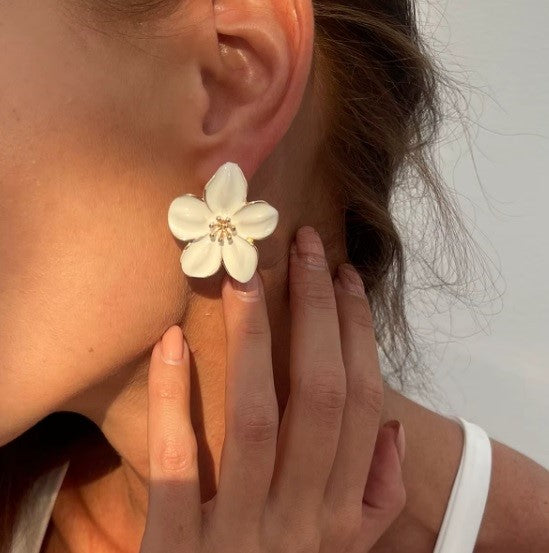 Aros “Flor con gotas” Blanco