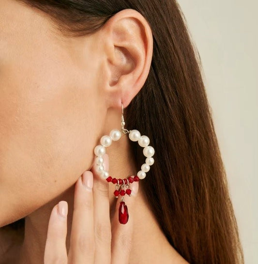 Aros “Perla Colgante” – Elegancia en Arco y Gota de Perla
