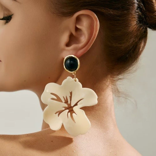 Aros “Flores Caladas” Colgantes – Diseño Floral Elegante para Mujer