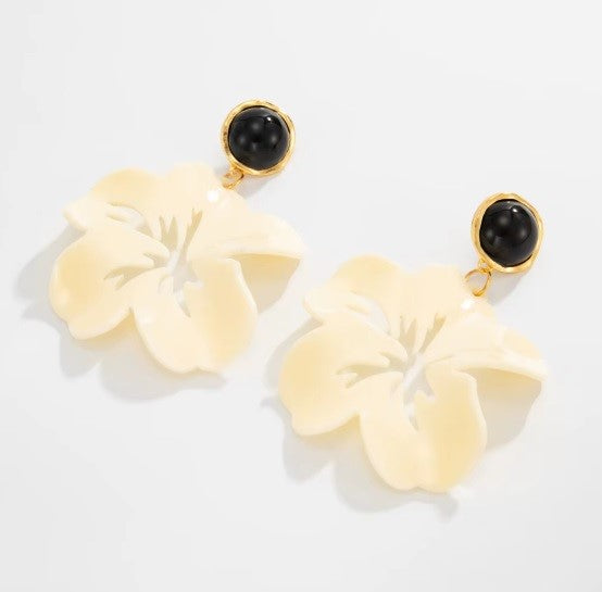 Aros “Flores Caladas” Colgantes – Diseño Floral Elegante para Mujer