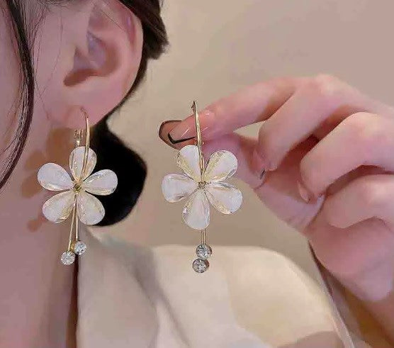 Aros “Flor de Lujo” — Ligereza y Elegancia que Enamoran