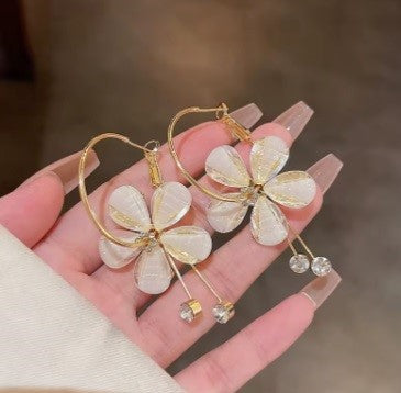 Aros “Flor de Lujo” — Ligereza y Elegancia que Enamoran