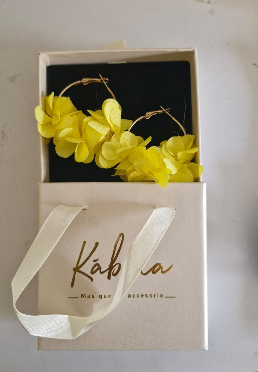 Aros Flor En Tela Amarillo/ Diseño Minimalista