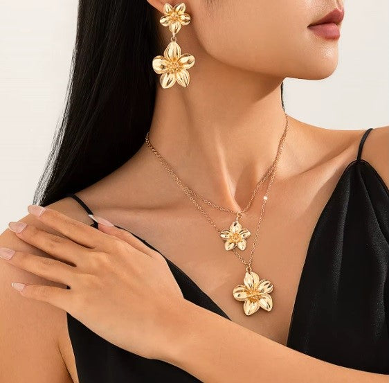 Set “Flores apilables” Dorado– Collar y Pendientes