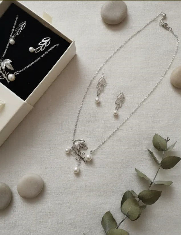 Conjunto "Cadena y aros de hojas" Plateado