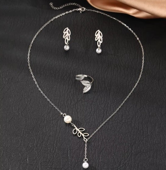 Conjunto "Cadena y aros de hojas" Plateado